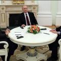 &quot;Καμπανάκι&quot; Ολάντ για πόλεμο στην Ουκρανία - Πιο συγκρατημένη η Μέρκελ