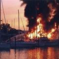 Στις φλόγες σκάφος στο Κολυμπάρι Χανίων