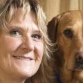 Ο σκύλος, μύρισε τον καρκίνο στο στήθος και της έσωσε τη ζωή (φωτογραφίες)