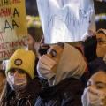 Με μάσκες διαμαρτυρήθηκαν οι κάτοικοι των Σκοπίων