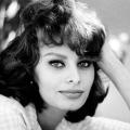 sofia-loren-pws-eriksa-xulopita-se-gkrant-kai-mpranto.w_hr.jpg