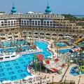 sunset_resort_699016758.jpg