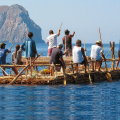 Ύμνοι της El Mundo στους θαλασσοπόρους που ήρθαν με αρχαία σχεδία στην Κρήτη