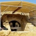 Οργιάζουν τα σενάρια στο διεθνή Τύπο για τον τάφο της Αμφίπολης 