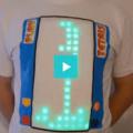 Παίζει Tetris στο... μπλουζάκι του (βίντεο)