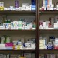 Τοξικομανείς τρύπωσαν σε φαρμακείο στο Αγρίνιο και σήκωσαν χιλιάδες χάπια