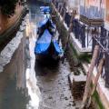 Ιταλία : Στέρεψαν τα κανάλια της Βενετίας – Γόνδολες άραξαν λόγω άμπωτης