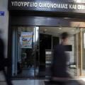 Σε εξέλιξη η συνάντηση Χαρδούβελη - Σταϊκούρα με την τρόικα