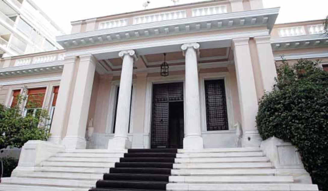 Τελικές συσκέψεις στο Μαξίμου πριν την αναχώρηση για Παρίσι 