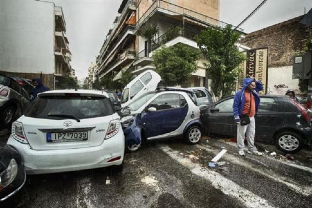 Στο έλεος της θεομηνίας η Αττική - Από θαύμα δεν θρηνήσαμε θύματα