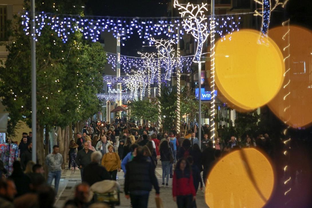 Γέμισε κόσμο η αγορά την Κυριακή