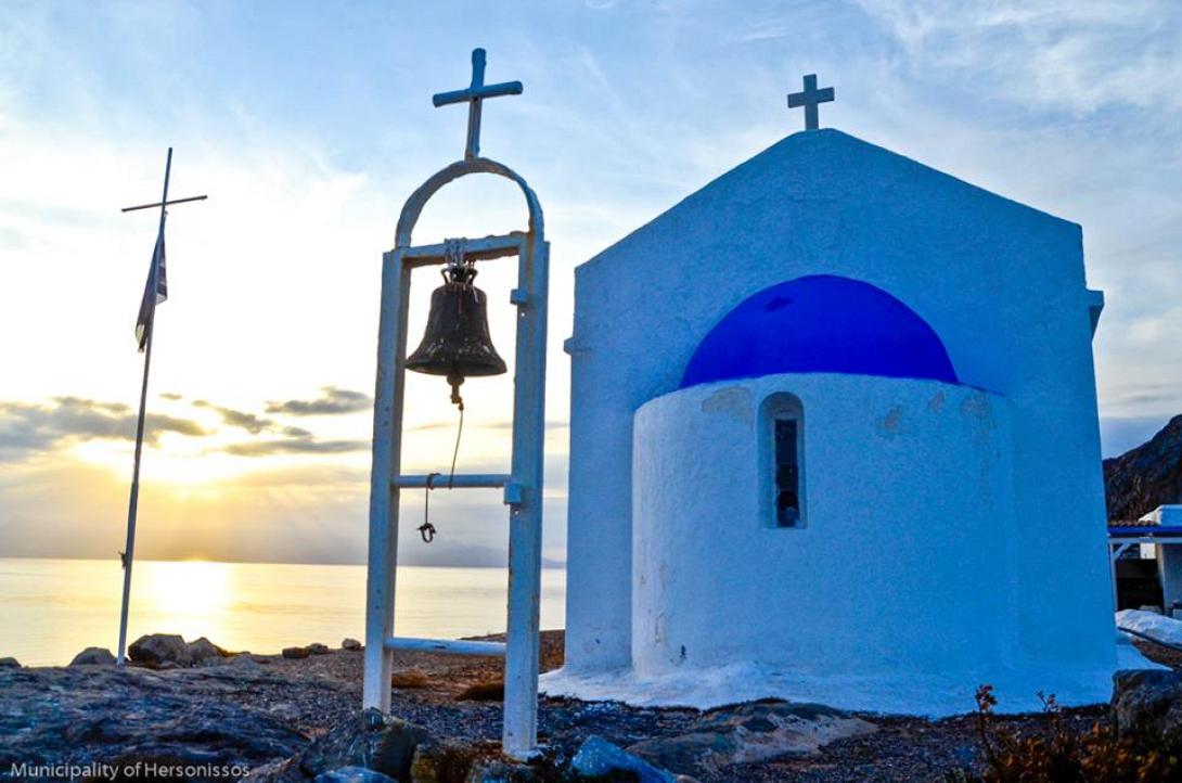 Ο δήμος Χερσονήσου τιμά τους επαναλαμβανόμενους επισκέπτες του (βίντεο)