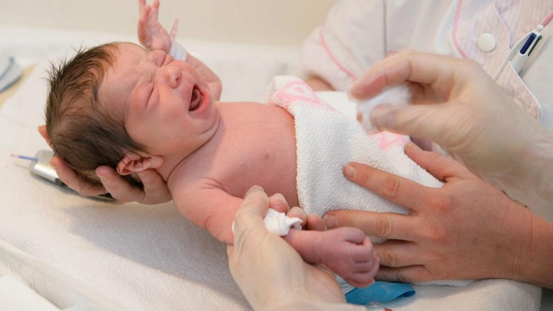 γέννηση μωρού βρέφος