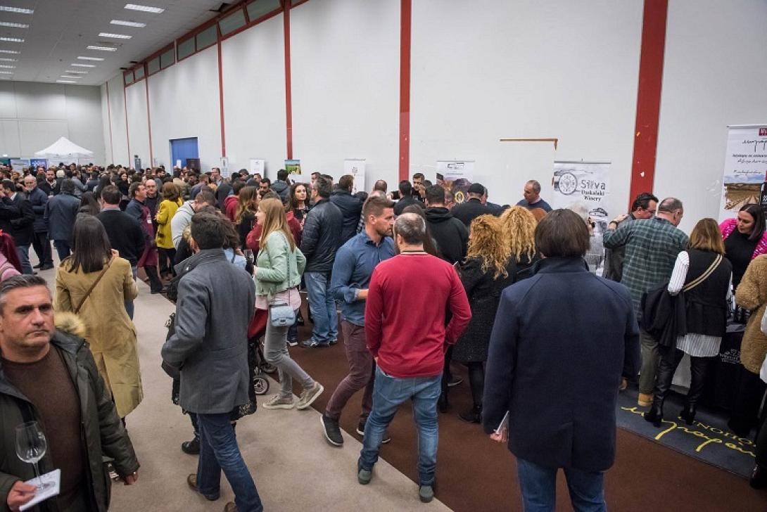 Πλήθος κόσμου στην έκθεση "Οινοτικά"