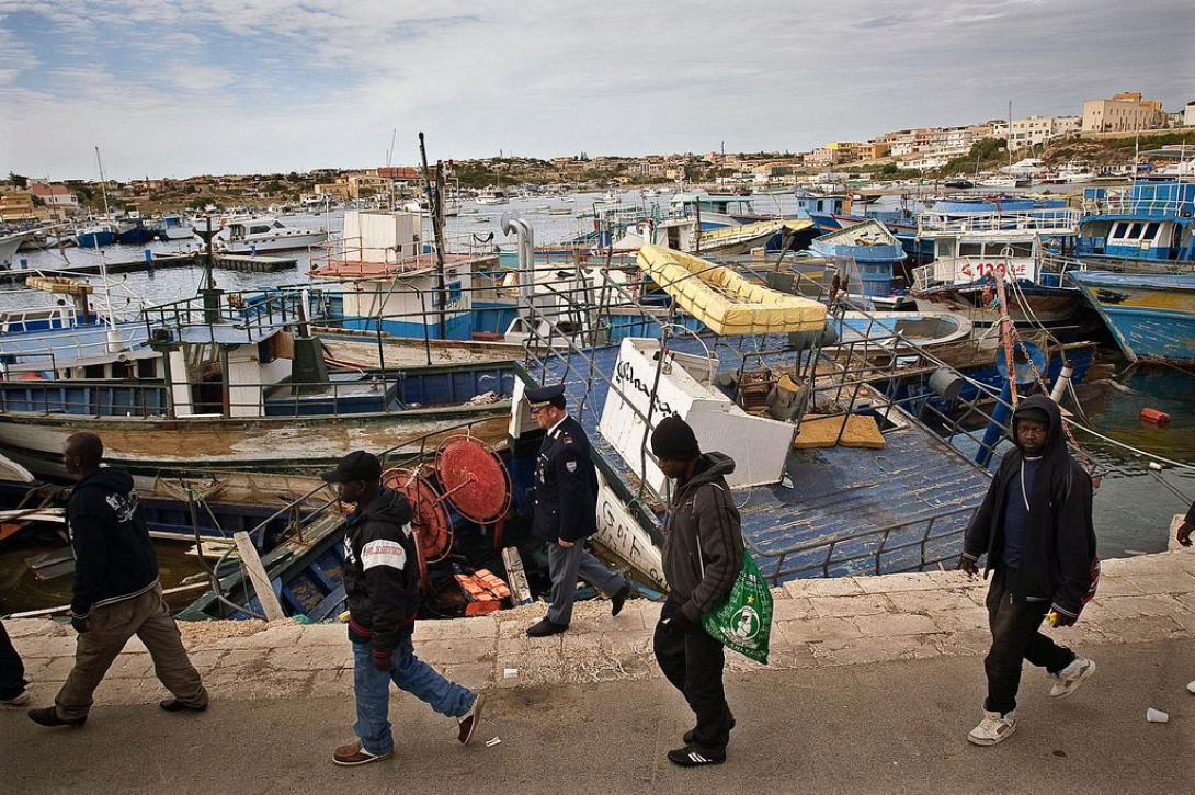11-18-2014migrants_europe.jpg