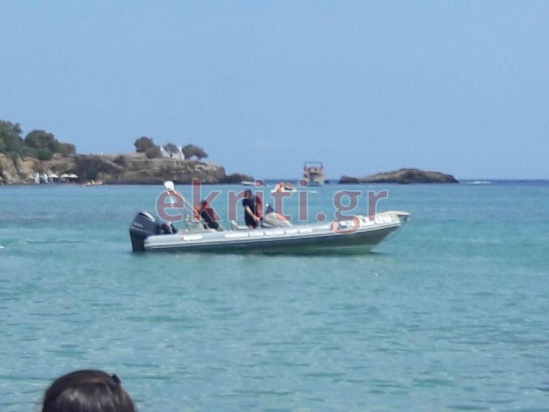 Το σκάφος του Λιμενικού Σώματος προσέγγισε το σημείο από τη θάλασσα.