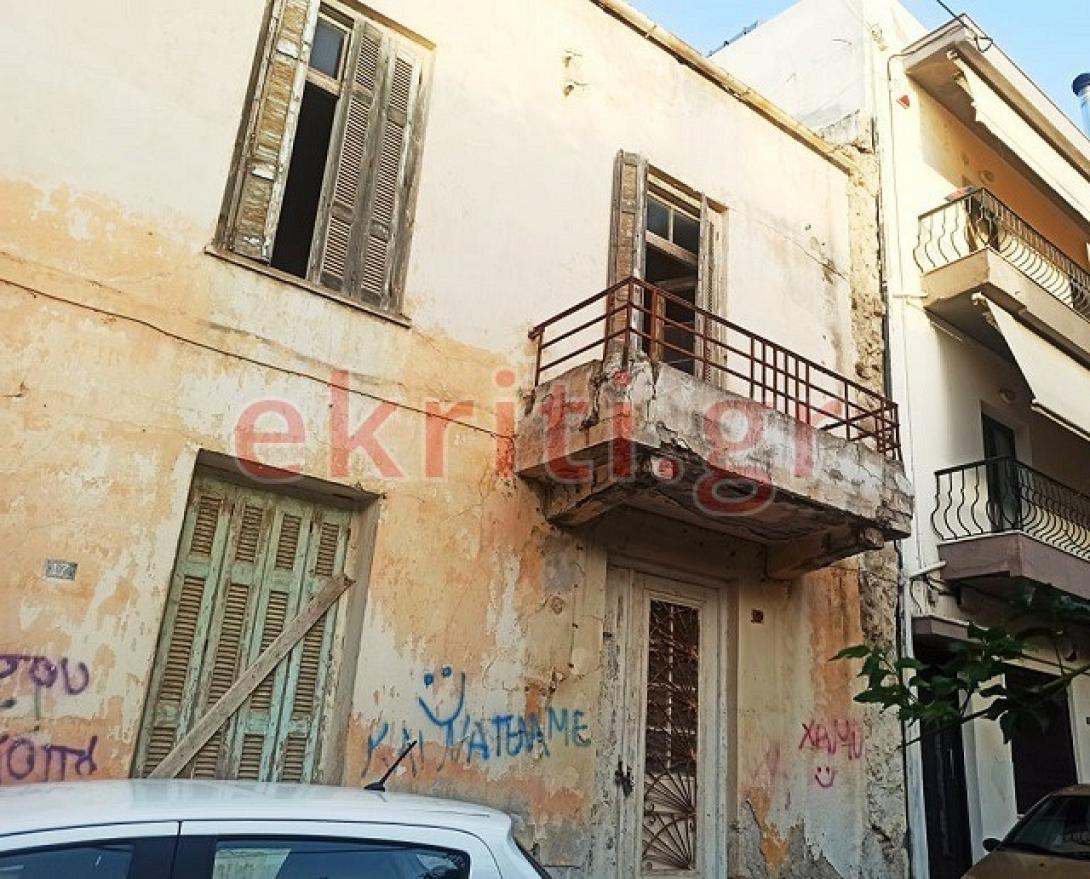 ετοιμόρροπο κτίσμα στην οδό Μαλεβιζίου