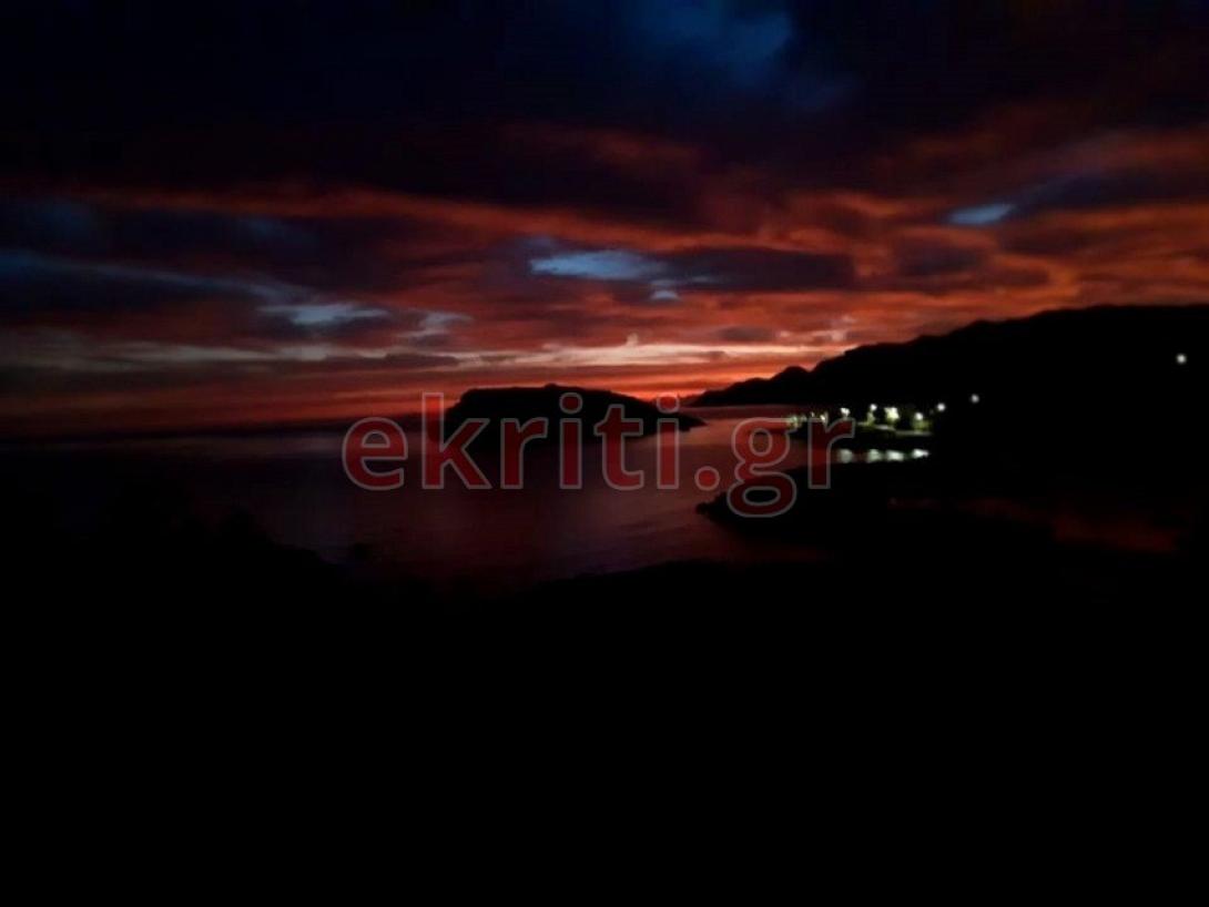 Ουρανός και θάλασσα  σε σκούρο μπορντό 