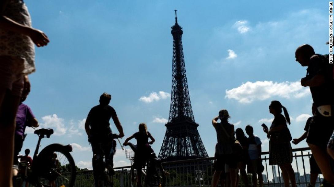 130809160546-eiffel-tower-file-story-top.jpg