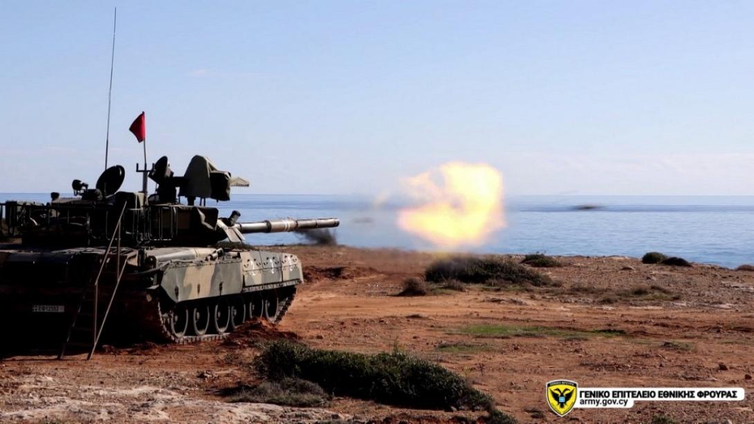 Εντυπωσιακό στιγμιότυπο από την εκτέλεση των βολών.