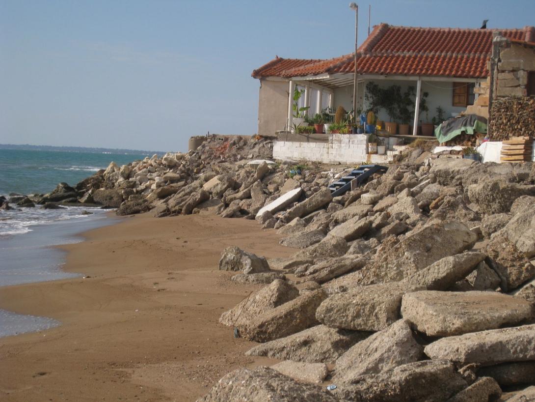 Τροπολογία στη Βουλή για νέα ρύθμιση για τα αυθαίρετα