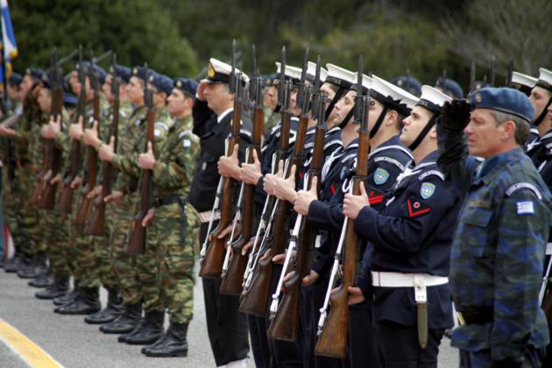 Τέλος Νοεμβρίου οι αυξήσεις στους ένστολους και τα αναδρομικά 