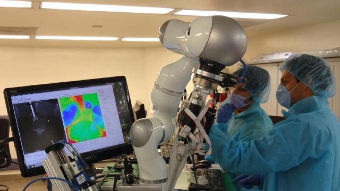robot surgeon