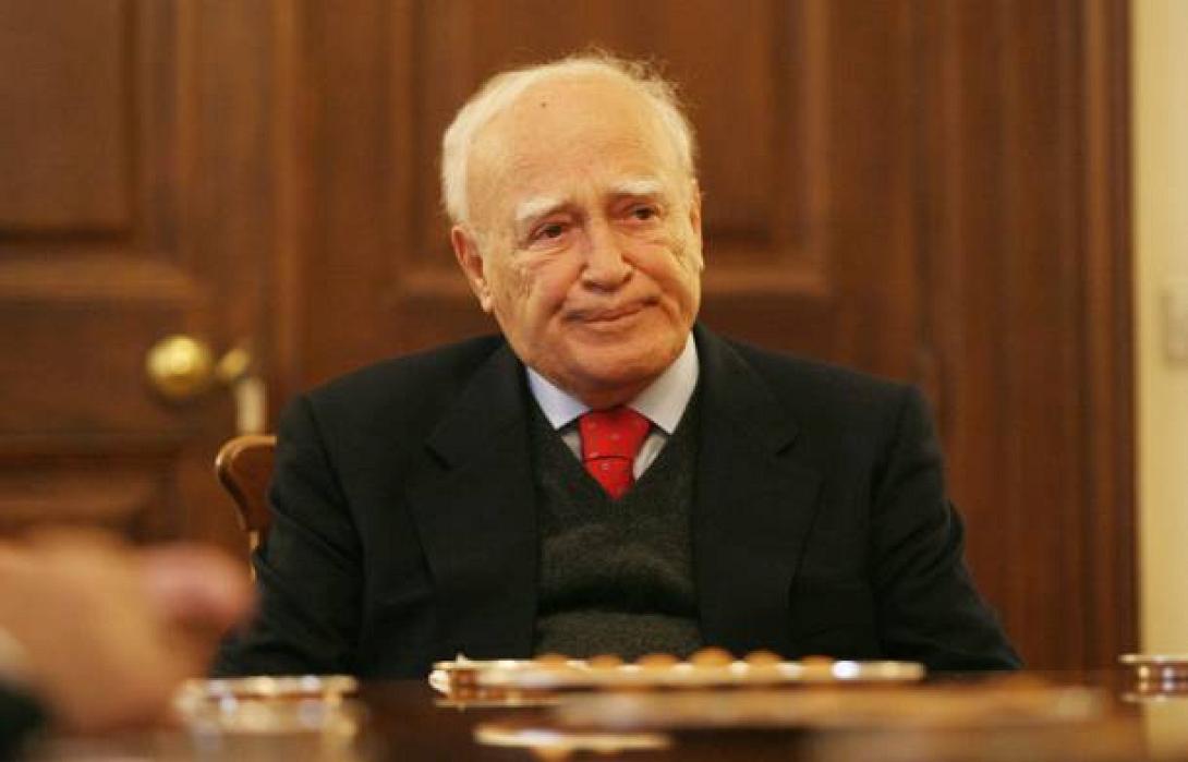 Κάρολος Παπούλιας: Η κρίση έφερε υποχώρηση της Δημοκρατίας στην Ελλάδα