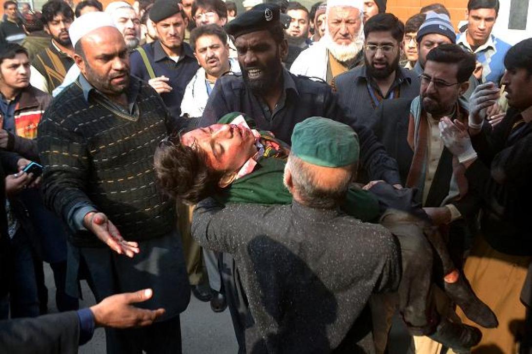 Οι Ταλιμπάν του Αφγανιστάν καταδίκασαν ως &quot;αντιισλαμική&quot; την επίθεση στο σχολείο του Πακιστάν