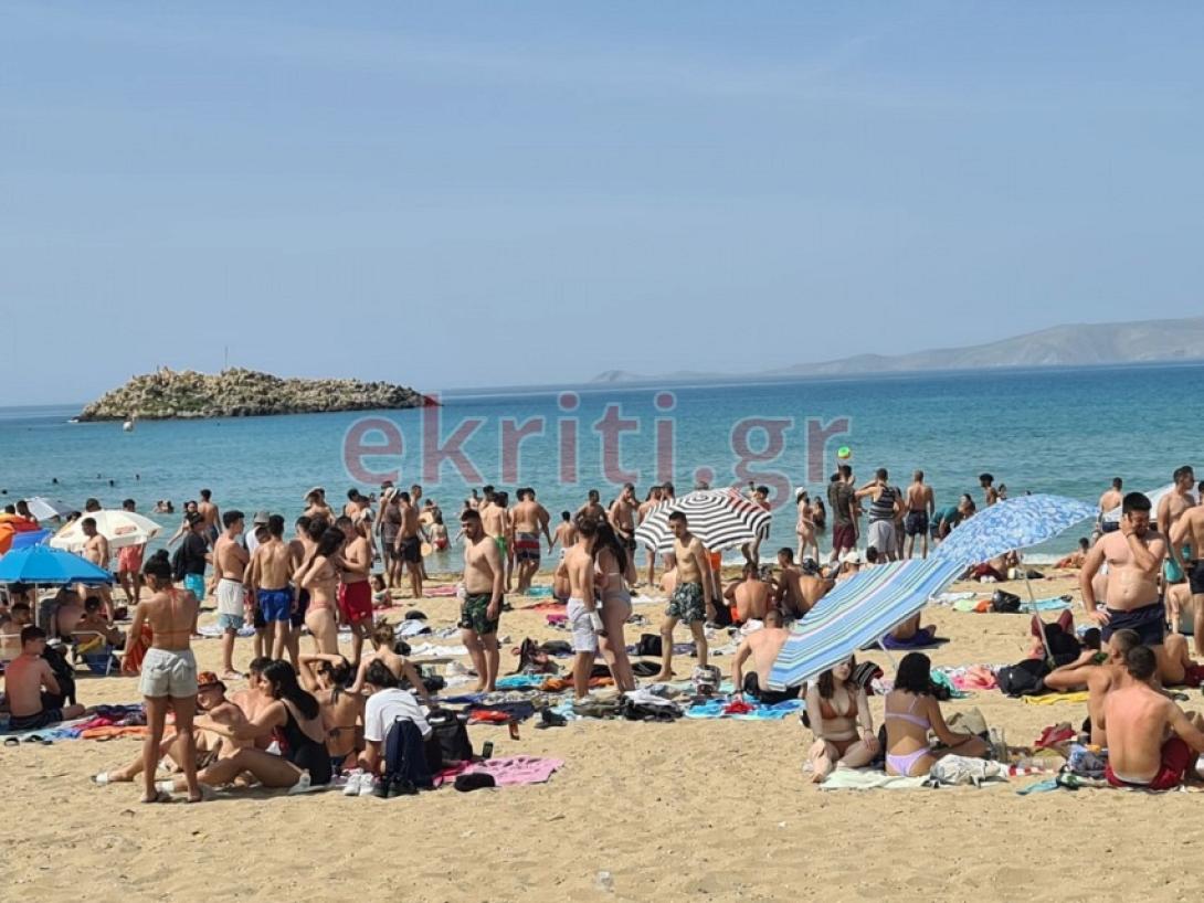 Πολυκοσμία στις παραλίες.