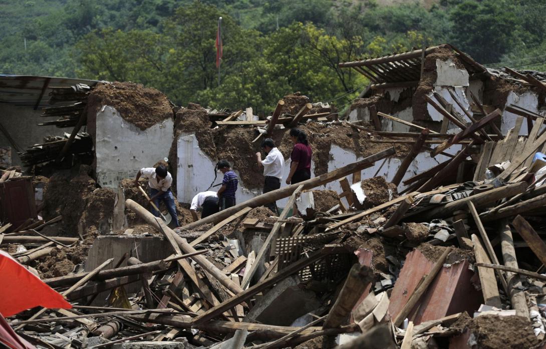 Ισημερινός: Δύο νεκροί, οκτώ τραυματίες και τρεις εγκλωβισμένοι από σεισμό 5,1 Ρίχτερ