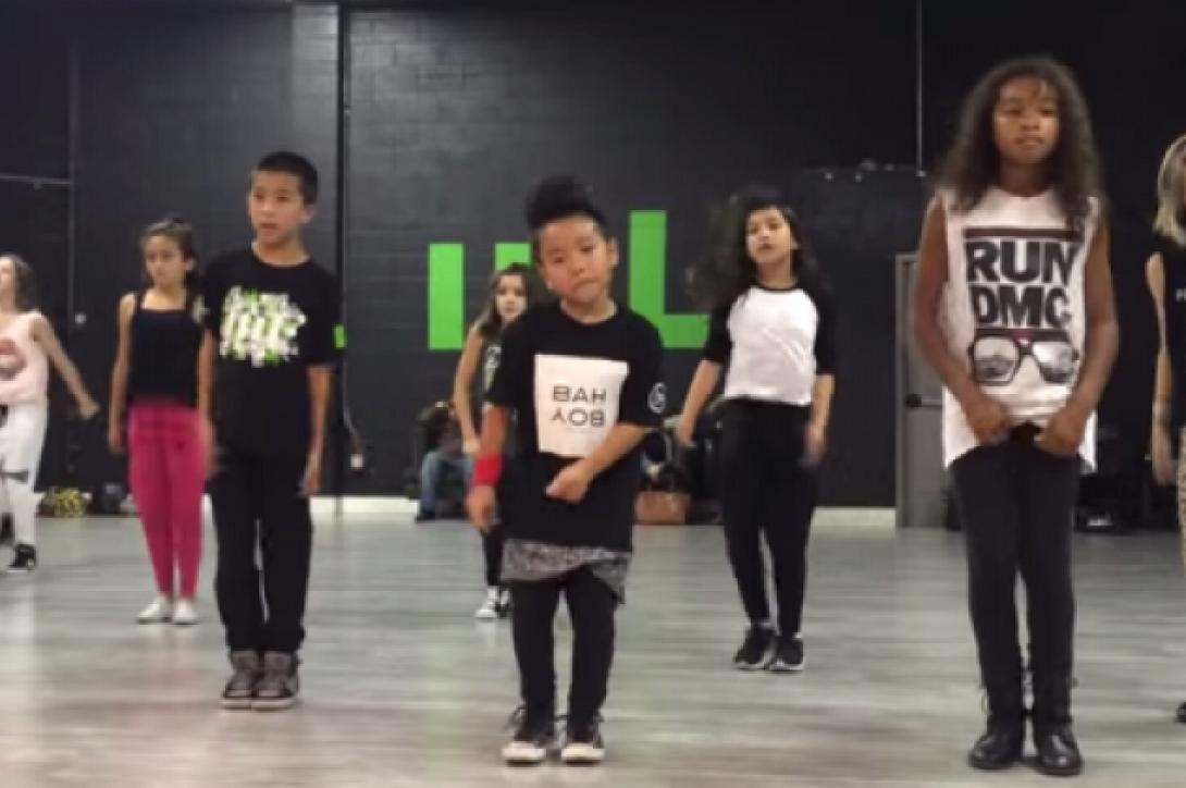 Ο χορός του 8χρονου που έγινε viral στο Διαδίκτυο (βίντεο)