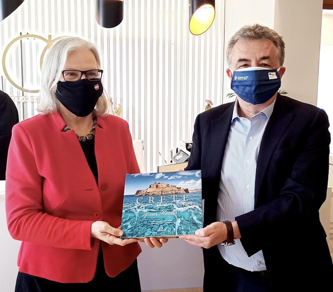 Συνάντηση Περιφερειάρχη Κρήτης με την Πρέσβη της Αυστρίας στην Ελλάδα