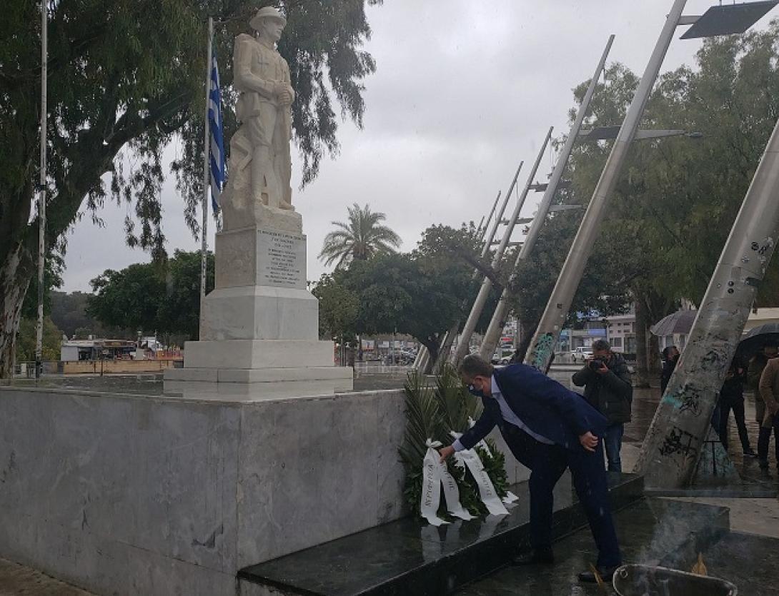 Κατάθεση στεφάνου από τον Περιφερειάρχη Κρήτης