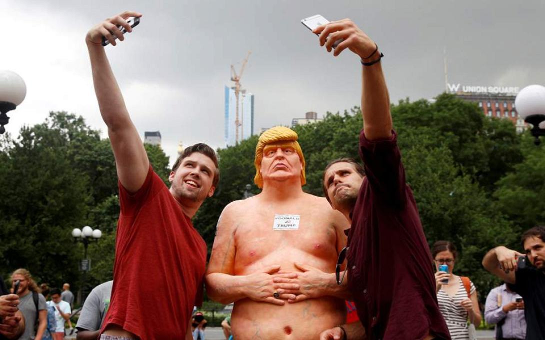 γυμνός τραμπ