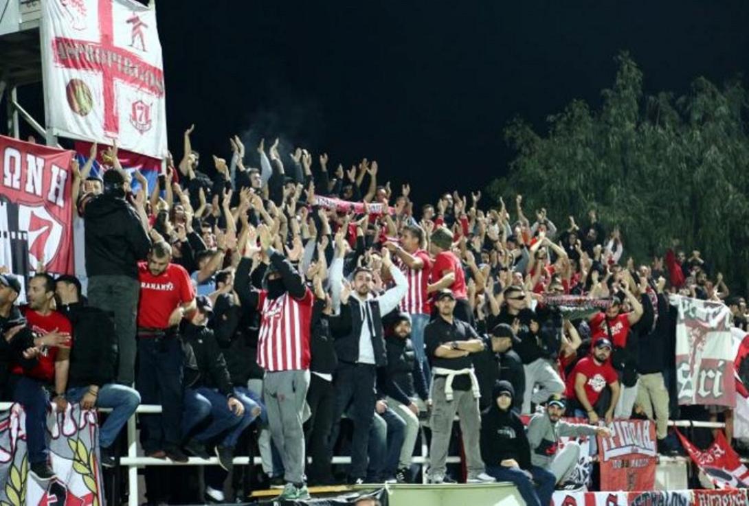 οπαδοί Ολυμπιακού.jpg