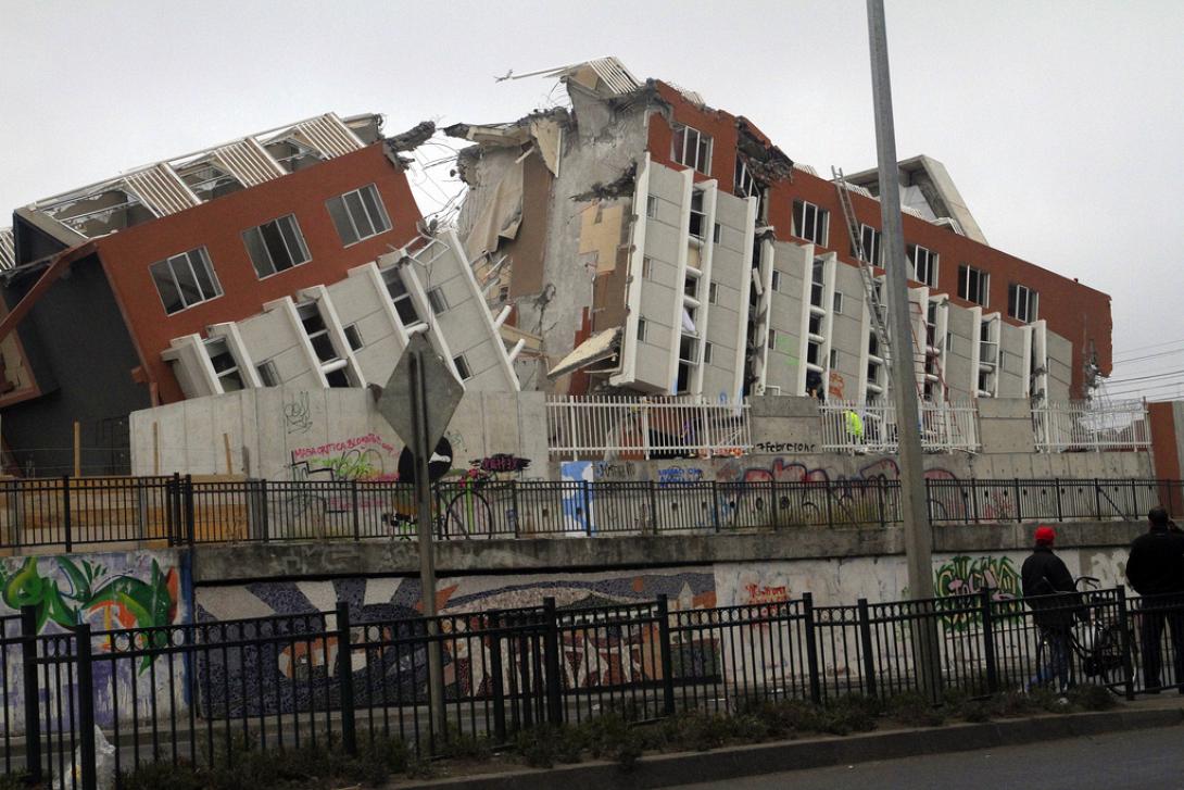 2010_chile_earthquake_-_building_destroyed_in_concepcion.jpg
