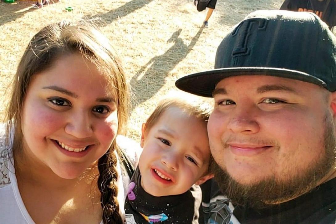 Ο 4χρονος και οι γονείς του από το Σαν Αντόνιο του Τέξας