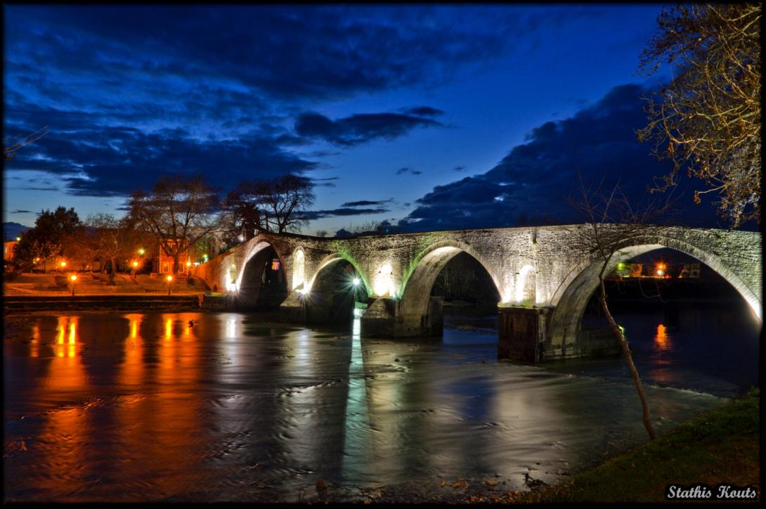 Το ιστορικό Γεφύρι της Αρτας δεν έχει υποστεί ζημιές από τις πρόσφατες πλημμύρες