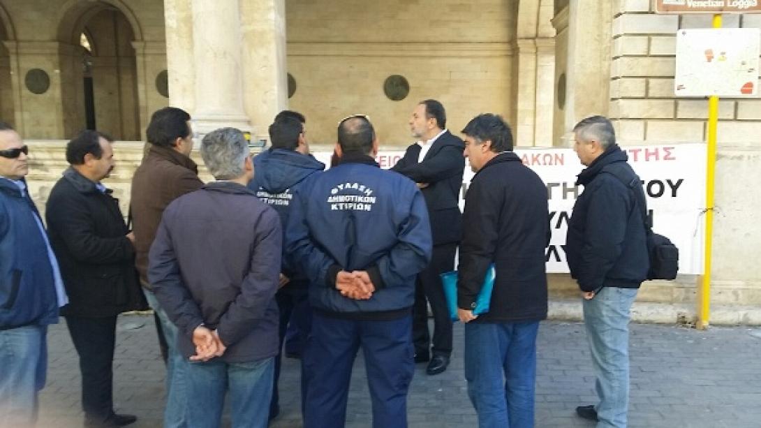 Συμπαράσταση στους σχολικούς φύλακες από το Δήμαρχο Ηρακλείου