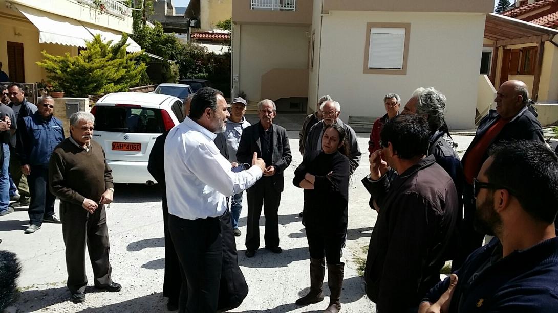 Ο Δήμαρχος στην Πλατεία Σινάνη