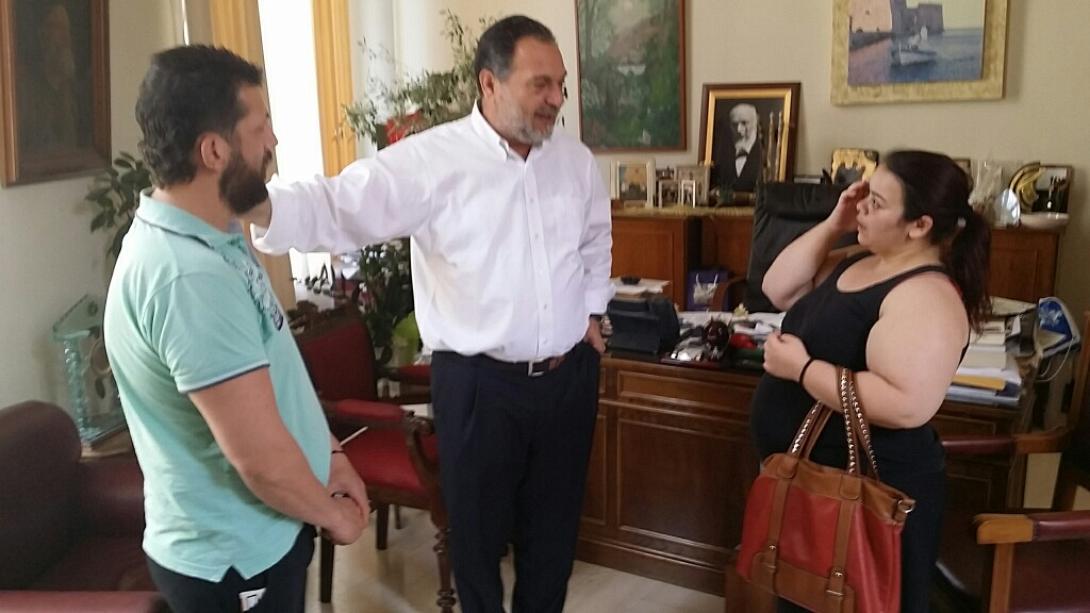 Η 29χρονη Ε.Χυντιράκη ευχαρίστησε τον Δήμαρχο Ηρακλείου για την επανασύνδεση του ηλεκτρικού ρεύματος στο σπίτι της