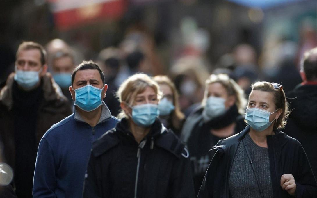 Πολλές ευρωπαικές χώρες ήραν απότομα τα μέτρα ενώ η όμικρον επελαύνει 