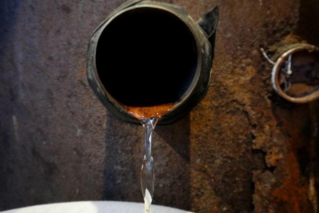 Κίνδυνοι από το λαθρεμπόριο τσίπουρου και κρασιού 