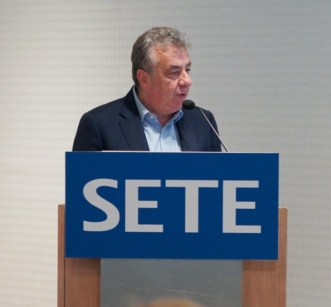 σταυρος αρναουτακης
