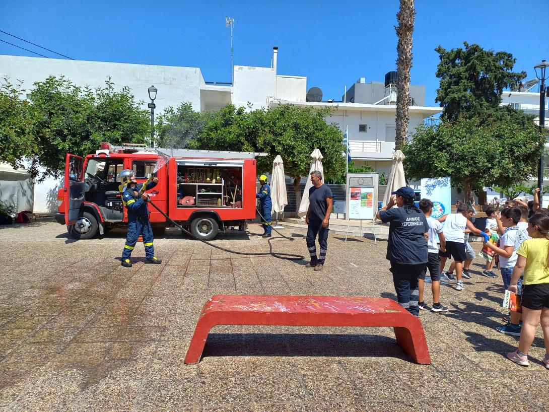 Δήμος Χερσονήσου: Οι μικροί μαθητές γνώρισαν την Πυροσβεστική Υπηρεσία
