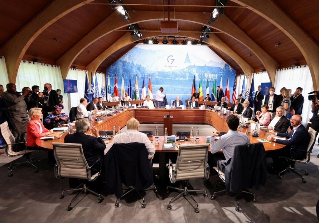 g7