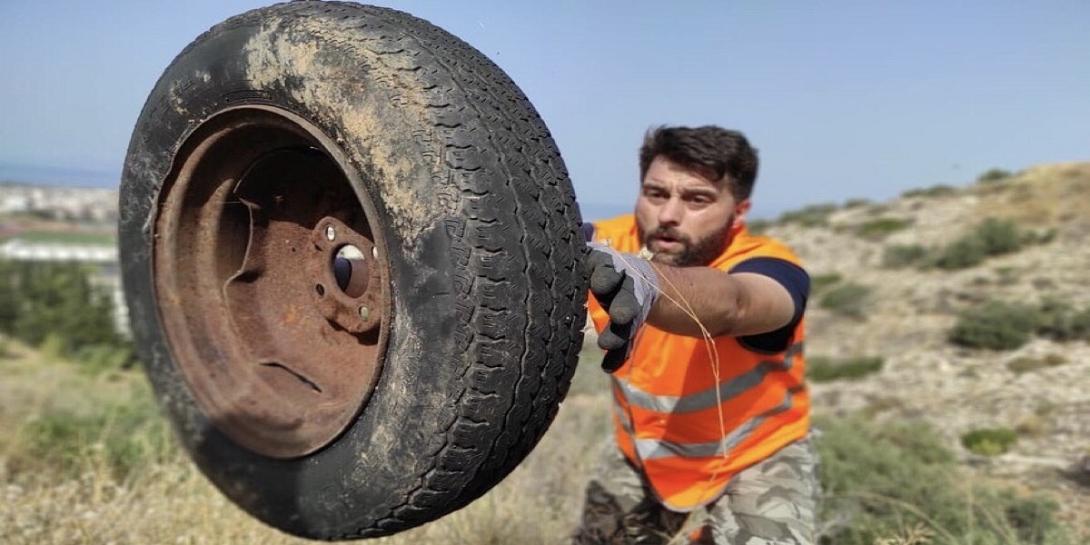 Απορρίμματα απομακρύνθηκαν από τον Υμηττό 