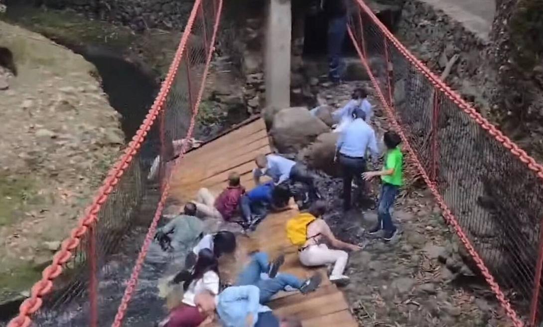 Κρεμαστή γέφυρα κατέρρευσε κατά την διάρκεια των εγκαινίων της 