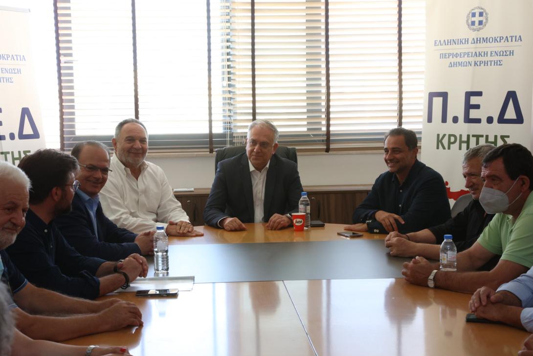 ΠΕΔ Κρήτης Τάκης Θεοδωρικάκος